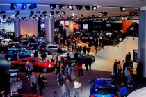 Crowd at the 2011 NAIAS show